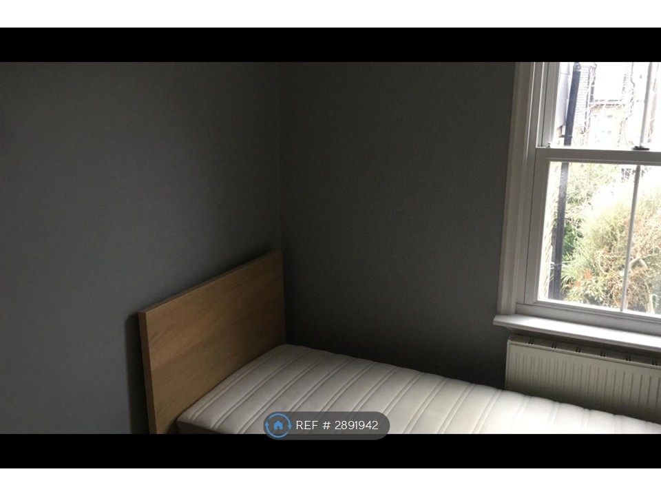 Property photo 3 of 10 Single Room - Pic 2