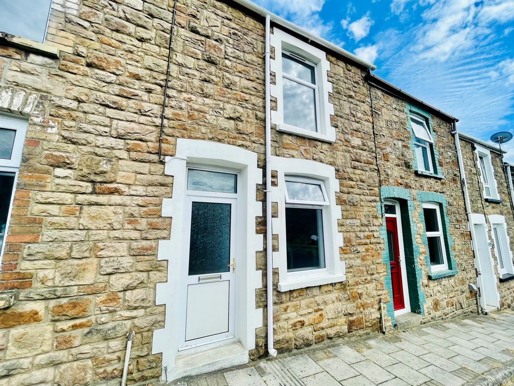 Property photo 1 of 10 External