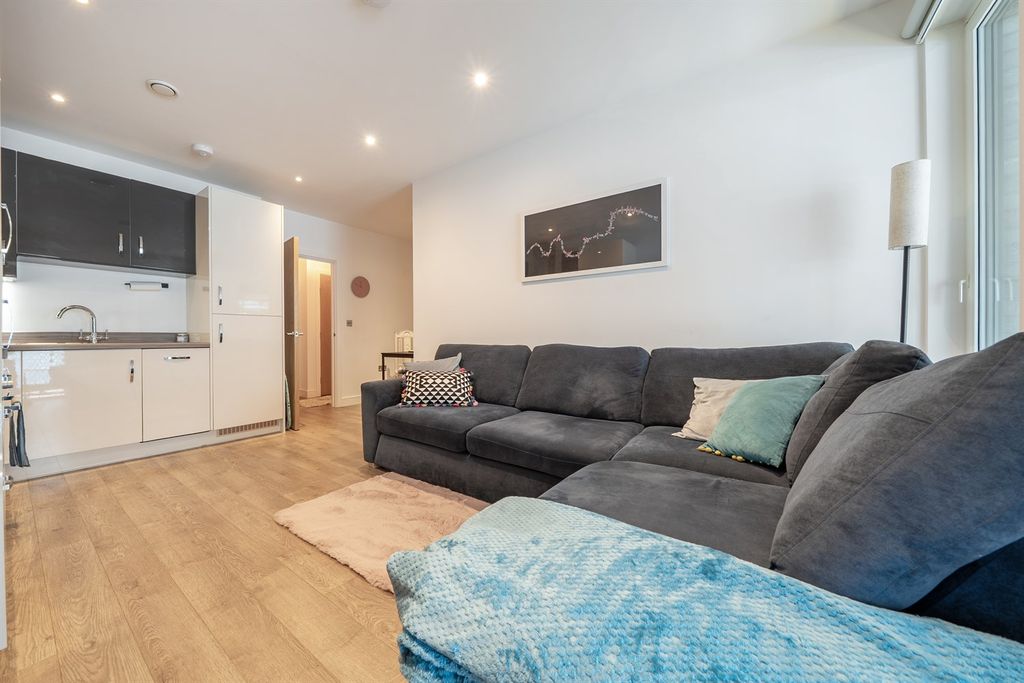 Property photo 1 of 10 (Main)