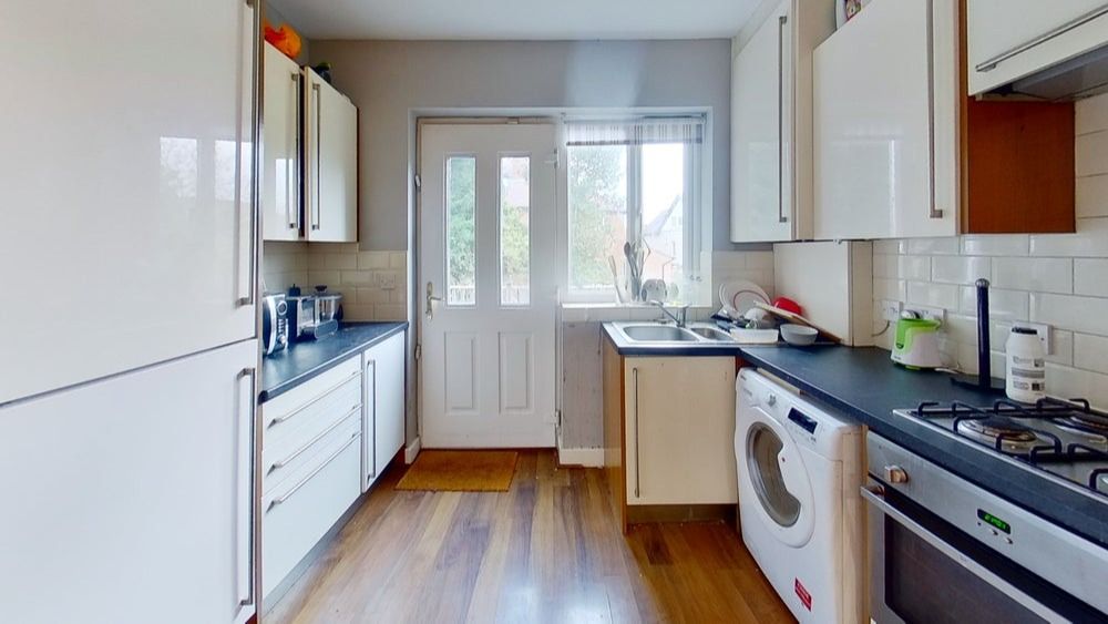 Property photo 3 of 16 J1Kqwaxjmlc-Kitchen.Jpg