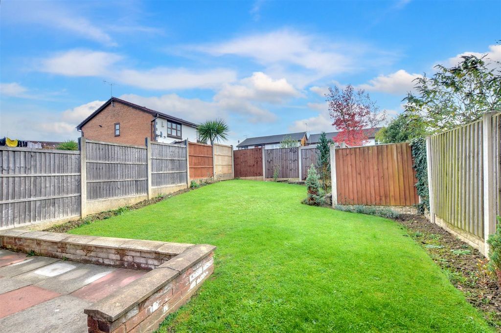 Property photo 2 of 16 Garden_1.Jpeg