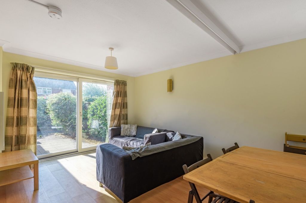 Property photo 2 of 17 43c8Ad8d-Aaa2-438E-8F1B-Cdd939A27499