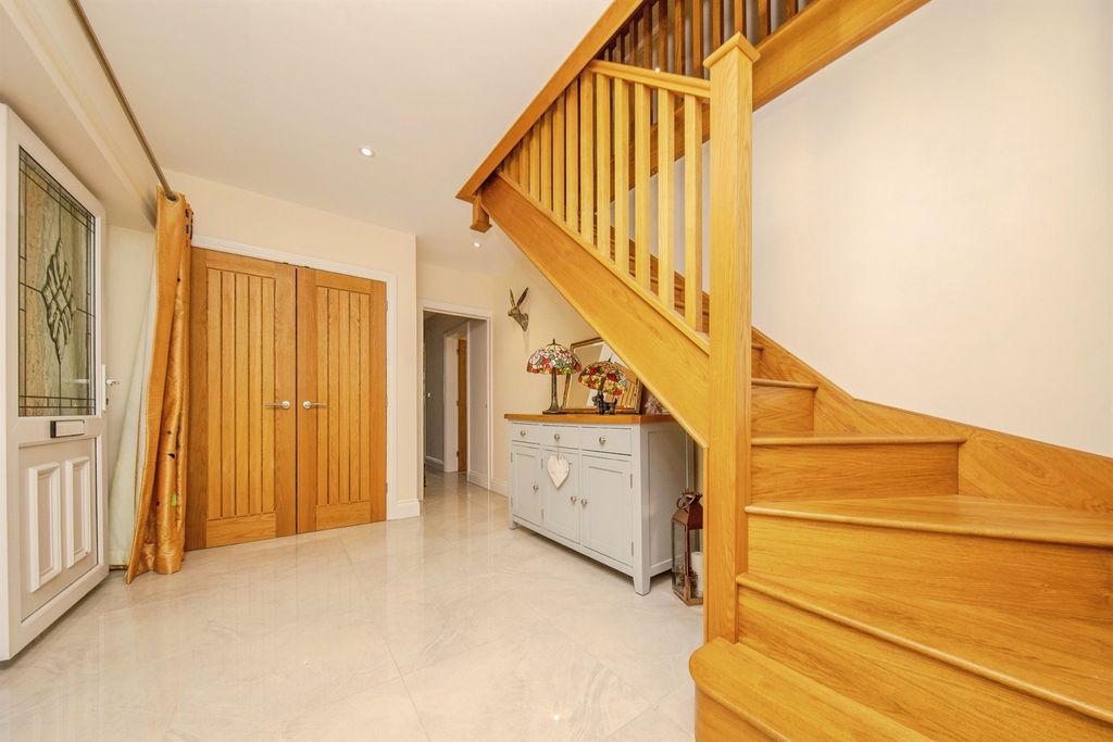 Property photo 3 of 33