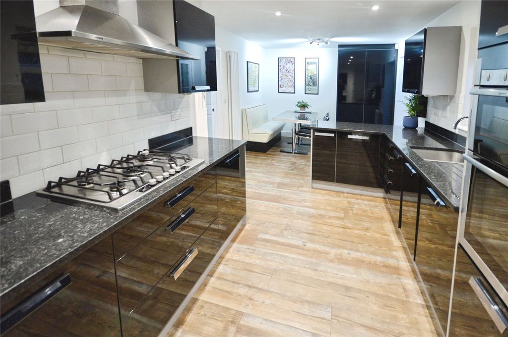 Property photo 3 of 15 Picture No. 36