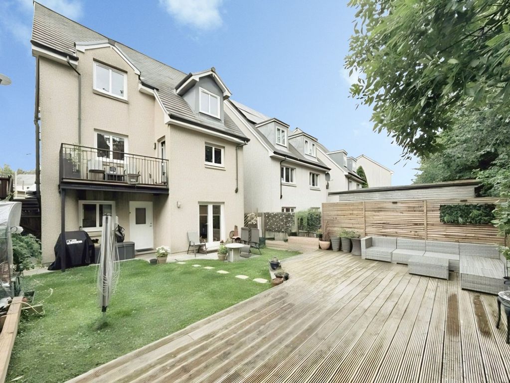 Property photo 1 of 32