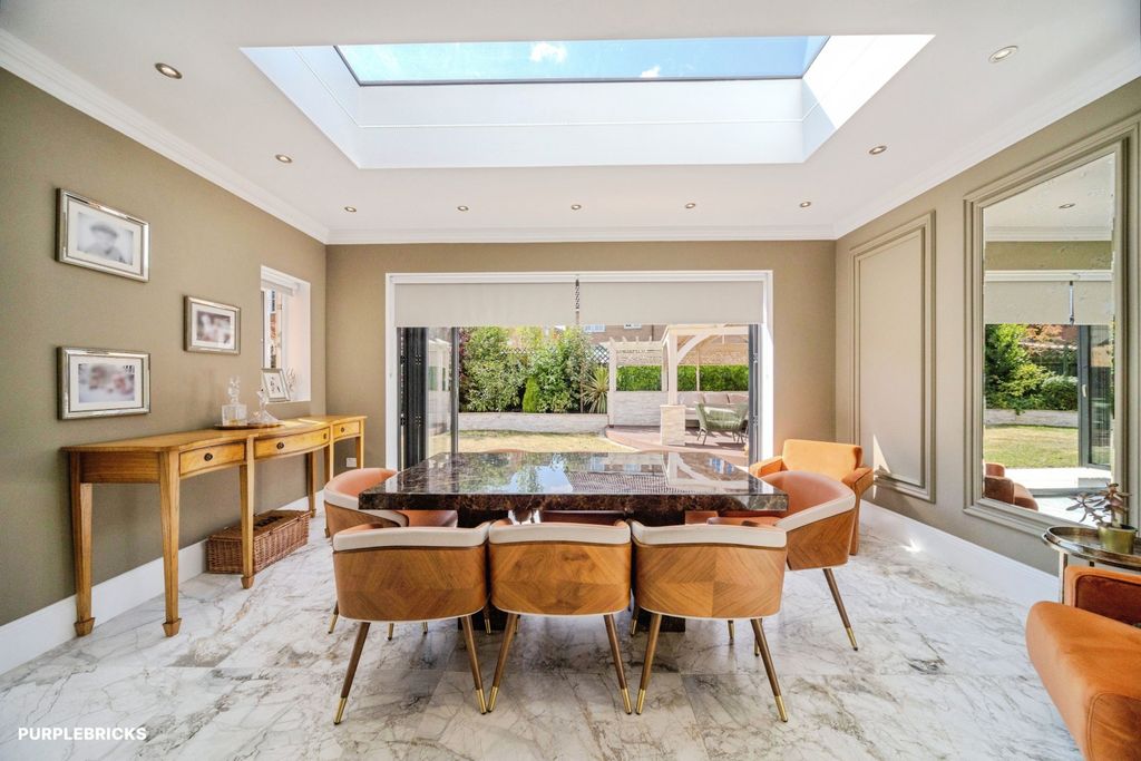 Property photo 2 of 50 Dining Room