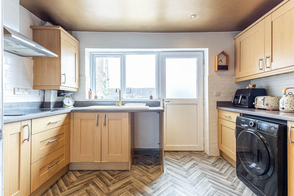 Property photo 3 of 16 Kitchen