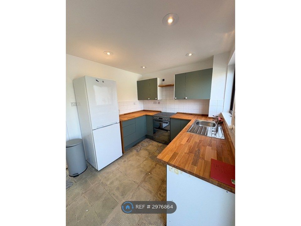 Property photo 3 of 10 Kitchen