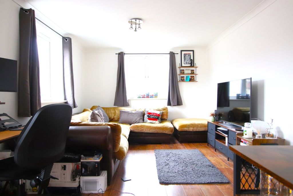 Property photo 2 of 7
