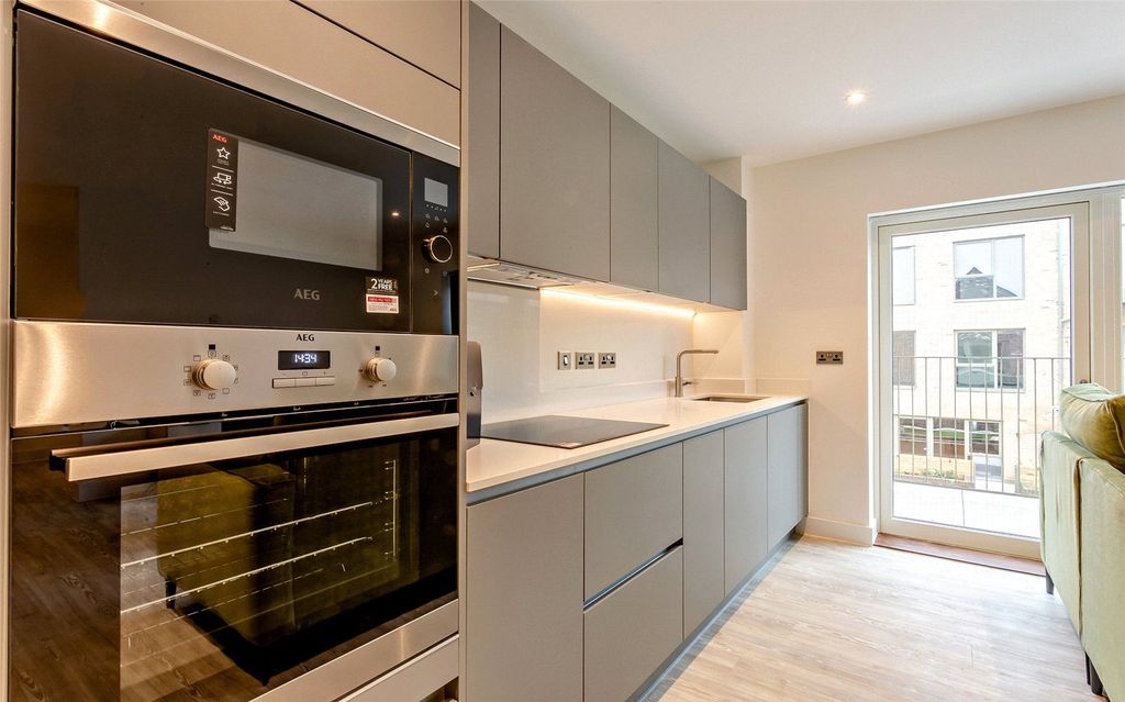 Property photo 1 of 9 Kitchen/Living