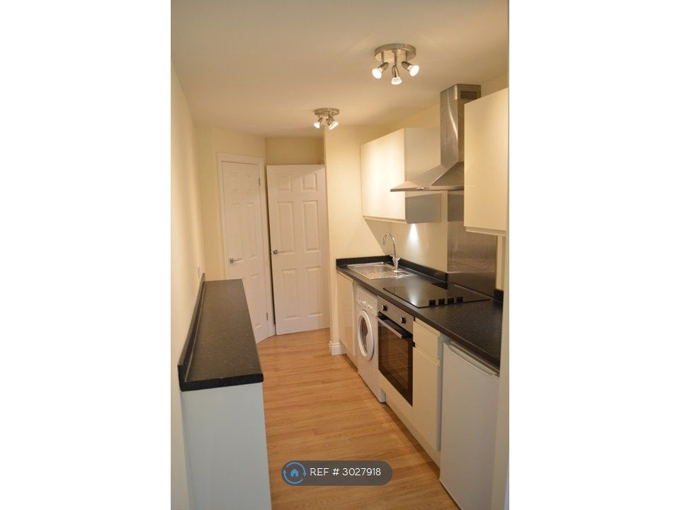 Property photo 2 of 7 Kitchen