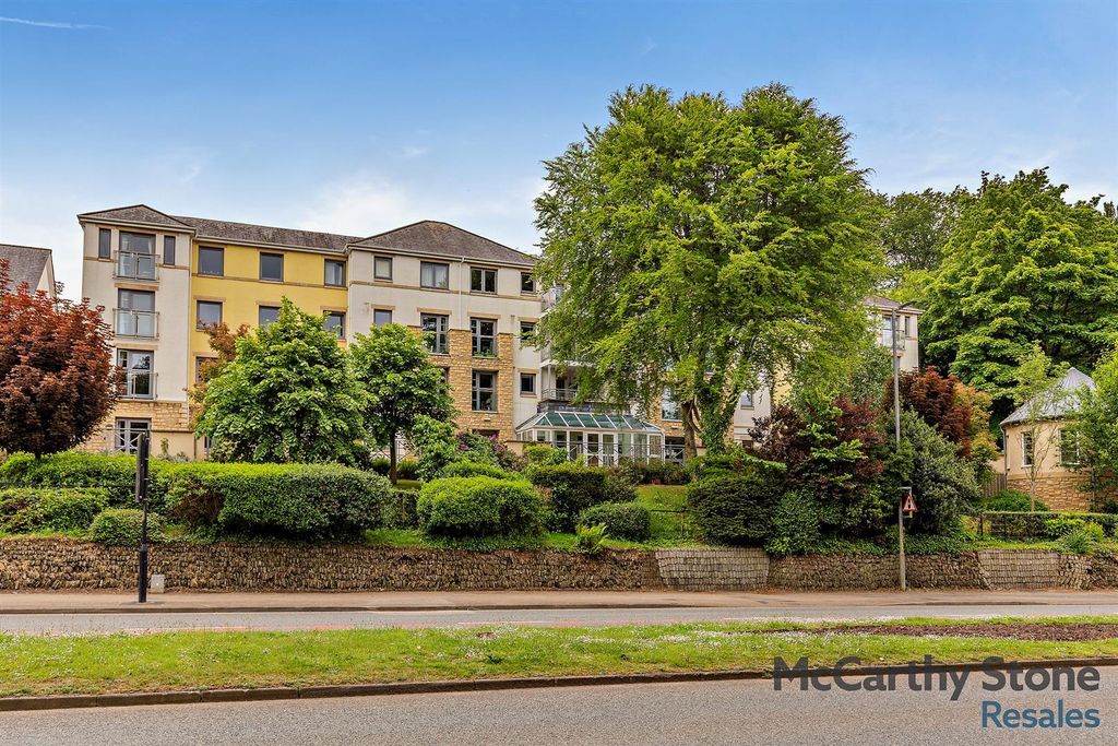 Property photo 1 of 17 Lys Lander