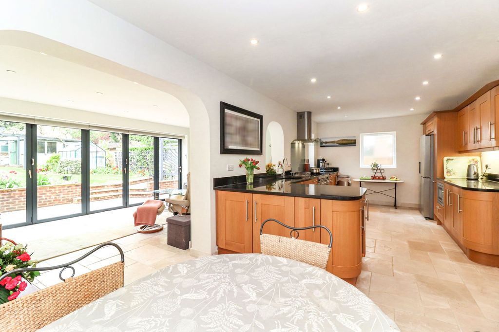 Property photo 2 of 33