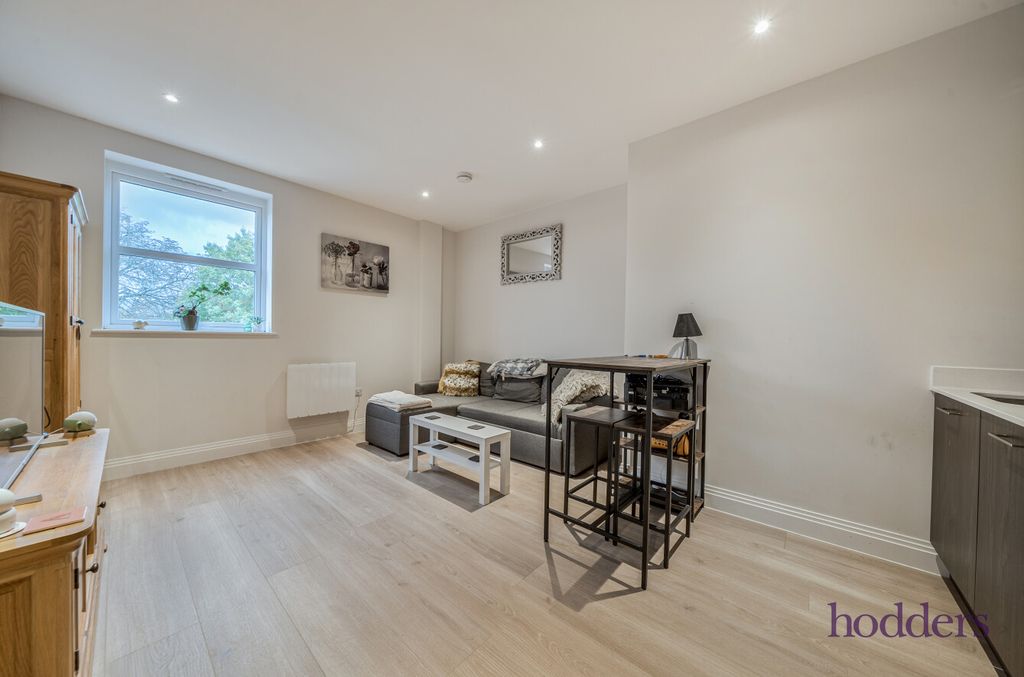 Property photo 3 of 16 E75F36E8-2E47-46A...