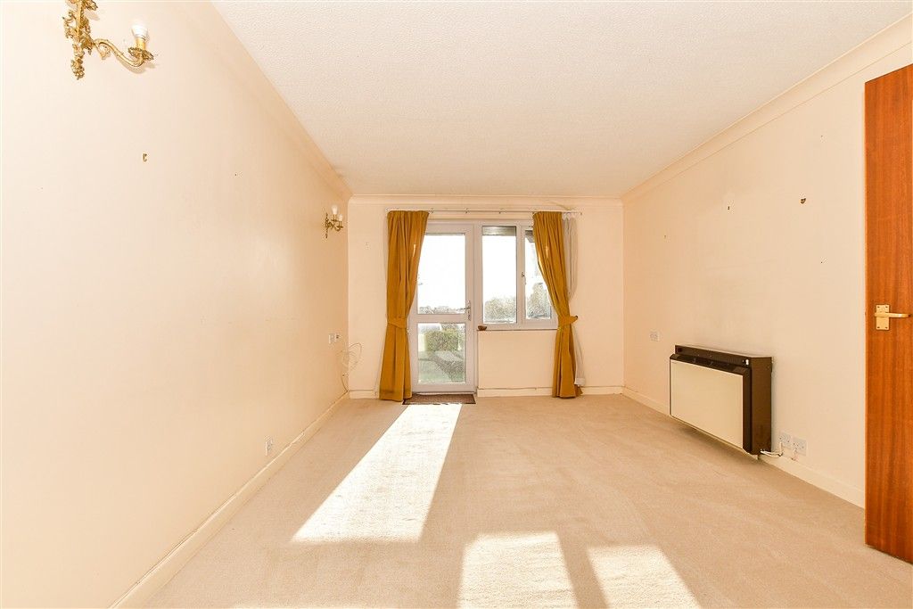 Property photo 2 of 13 Lounge/ Diner