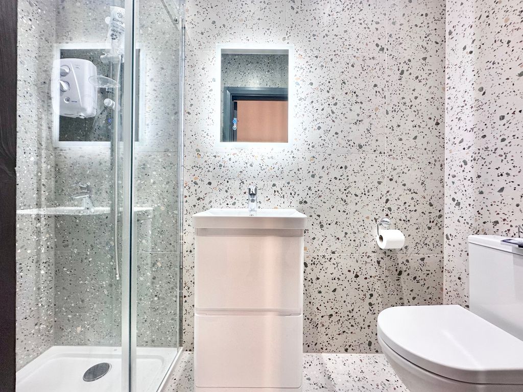 Property photo 3 of 7 Ensuite