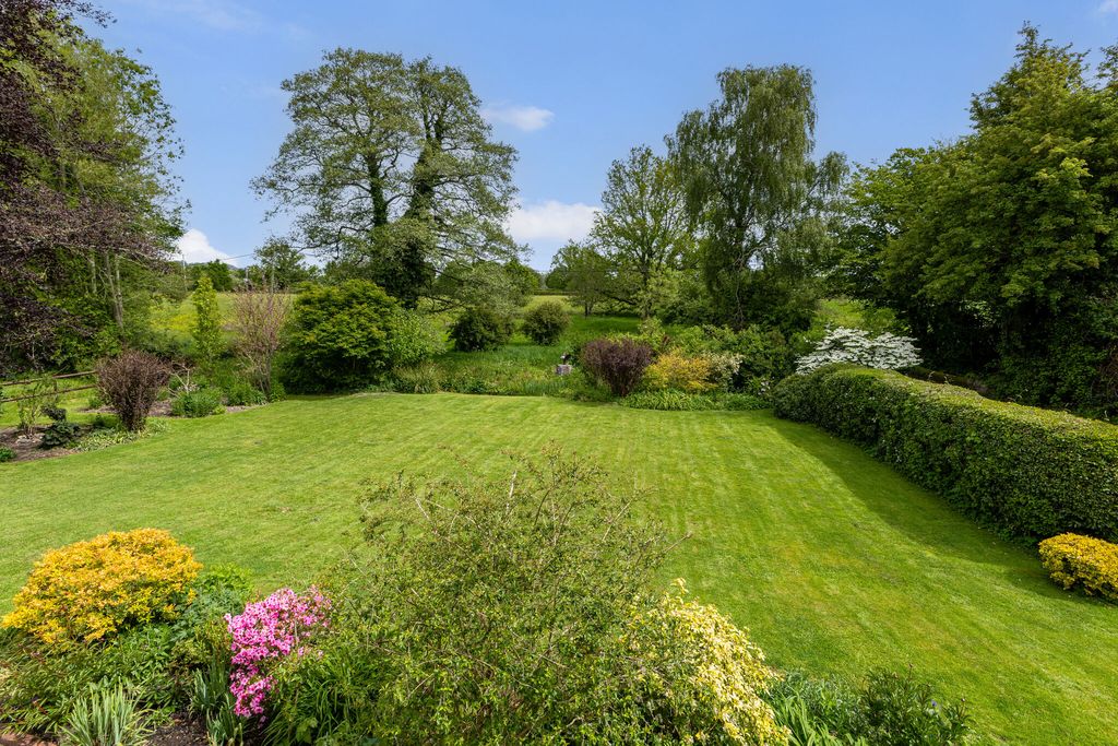 Property photo 3 of 34