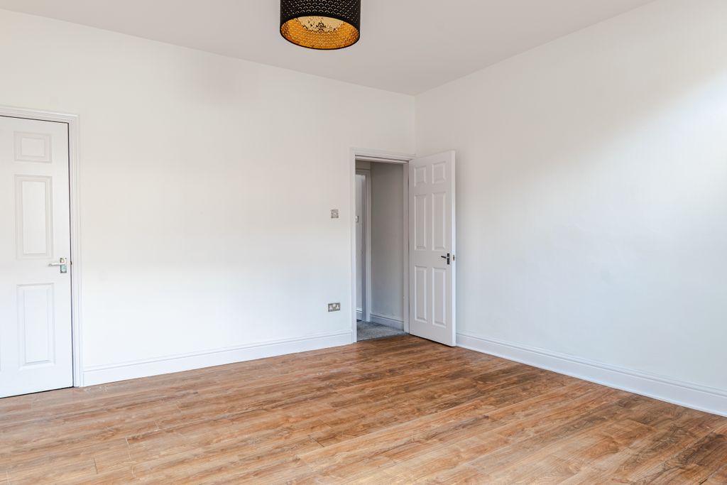 Property photo 3 of 14 Lounge2