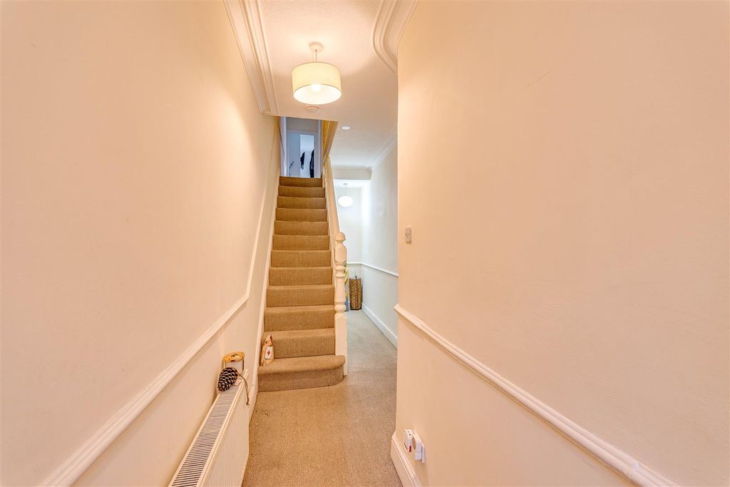 Property photo 2 of 25