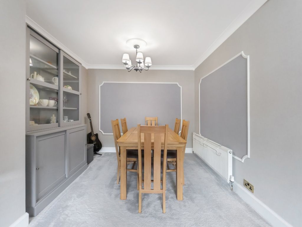 Property photo 3 of 16 Dining Aree