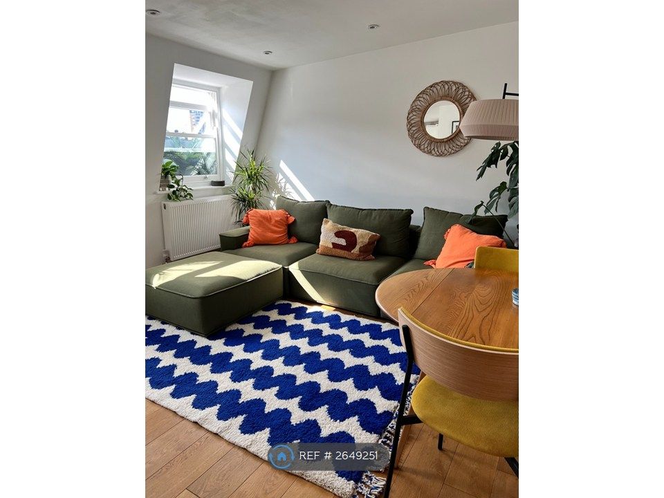 Property photo 2 of 15 Lounge