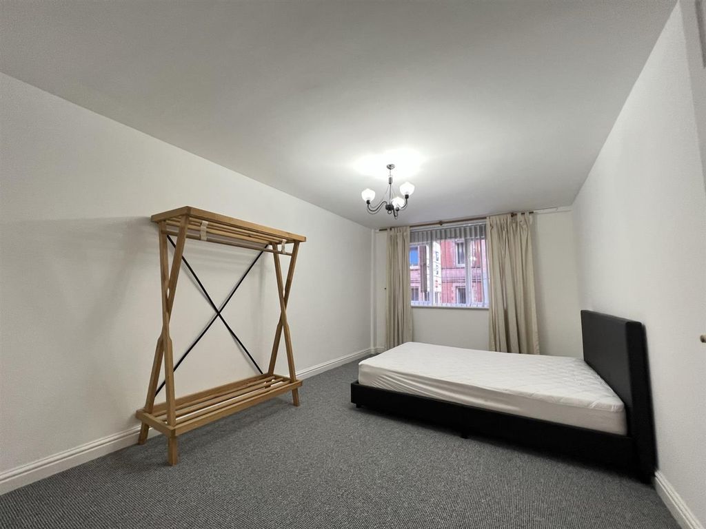 Property photo 2 of 11 Bedroom 1