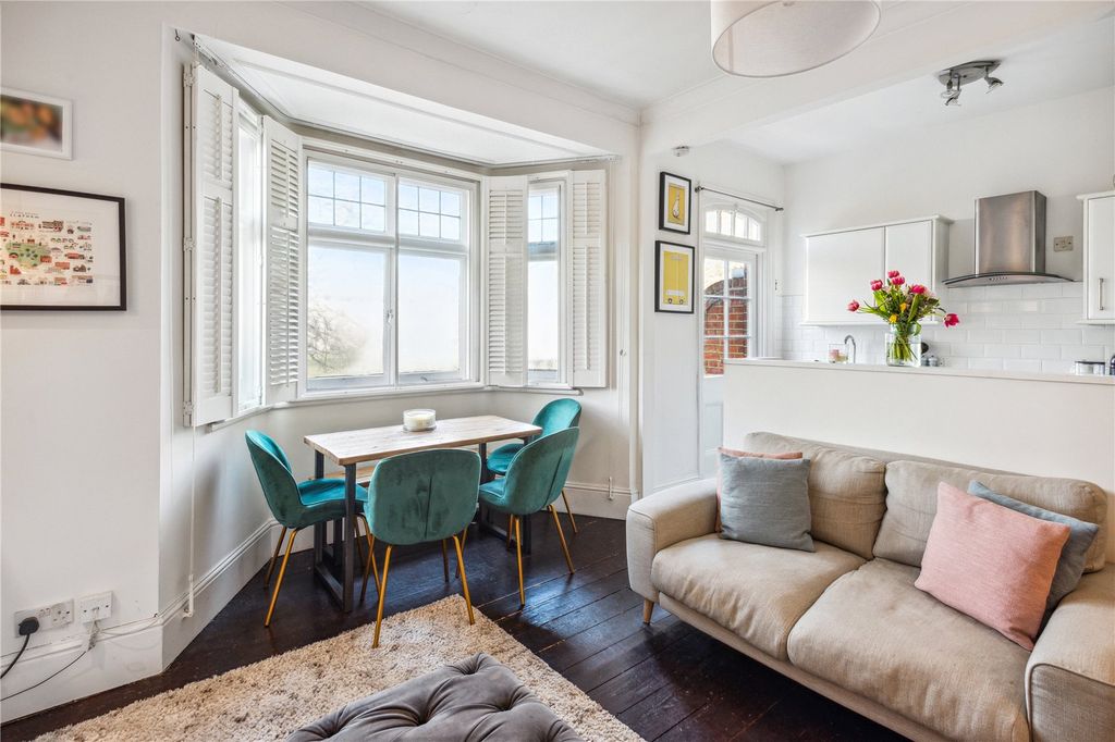 Property photo 3 of 11 Reception