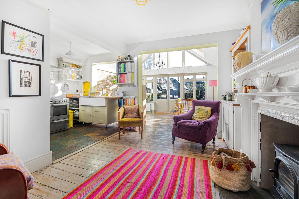 Property photo 3 of 24 Image