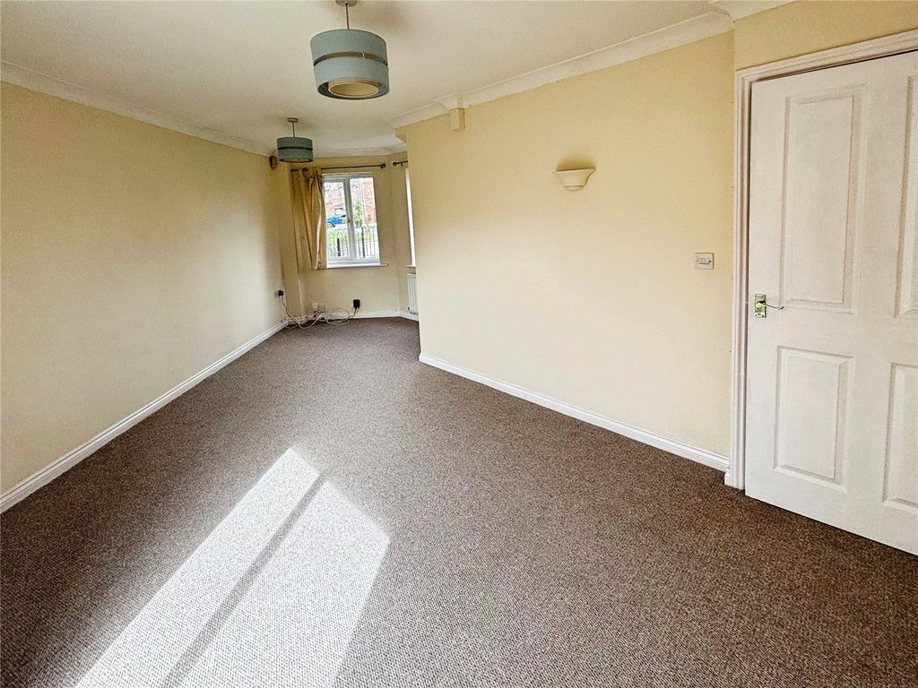 Property photo 2 of 10 Living Room