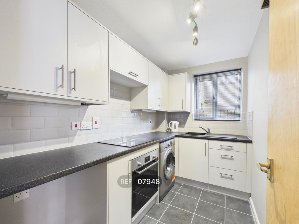 Property photo 2 of 11 Kitchen