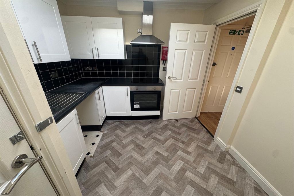 Property photo 1 of 6 (Main)