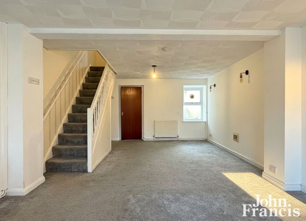 Property photo 2 of 19 Picture No. 17