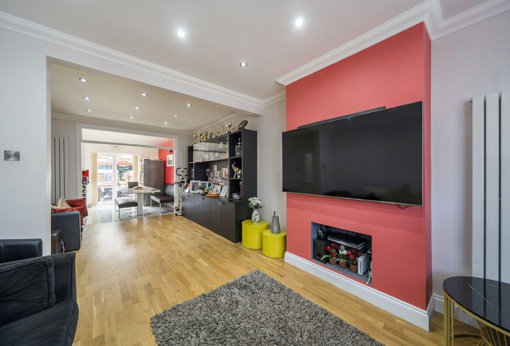 Property photo 1 of 13 1470216-13-6A3556...