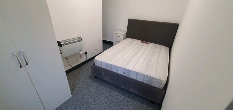 Property photo 1 of 9 A Compact And Tidy Bedroom Featuring A Double Bed ...