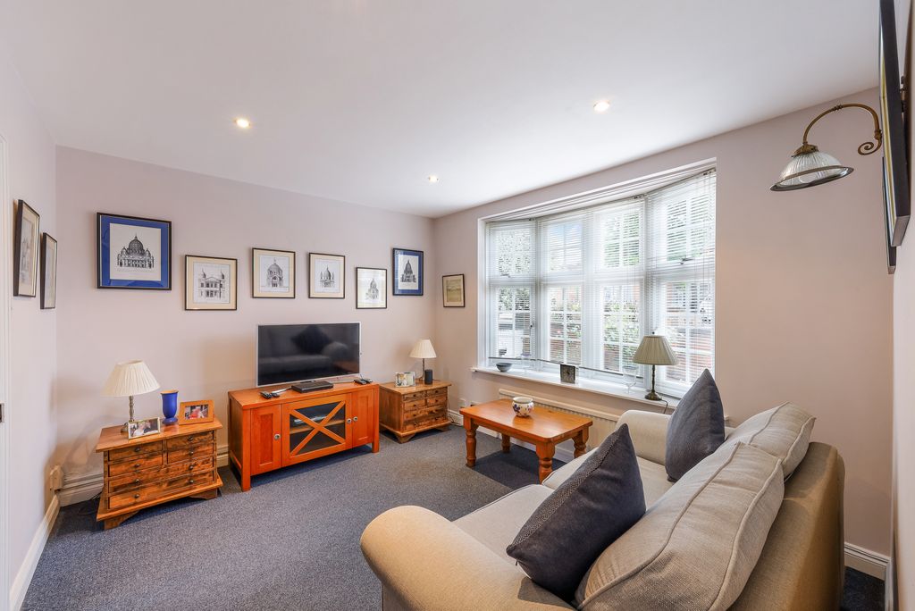 Property photo 3 of 13 Amy Road, 16 (8)