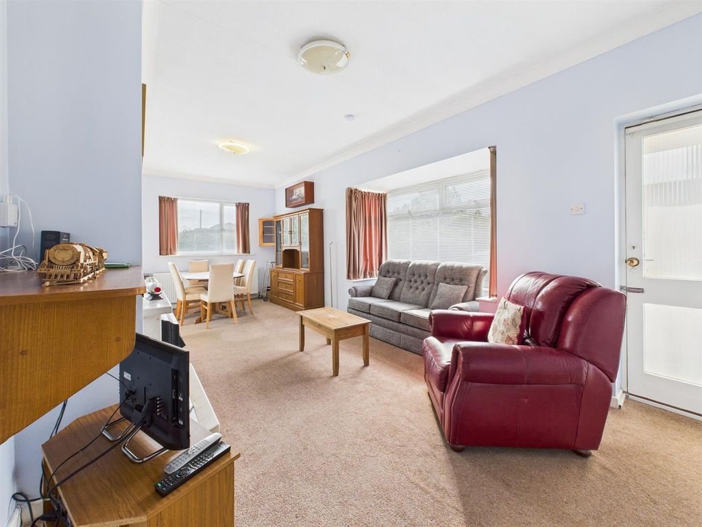 Property photo 3 of 17 Cam04116G0-Pr0256-Still016.Jpg