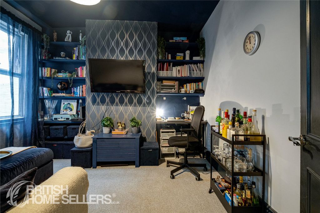 Property photo 3 of 14 Picture No. 15