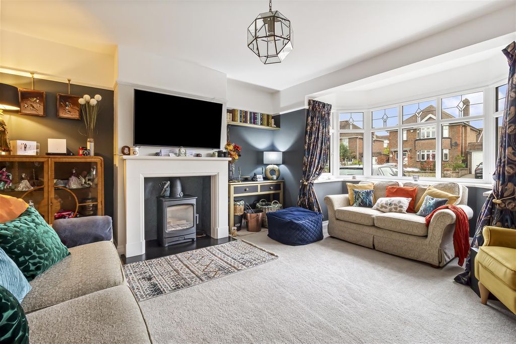 Property photo 2 of 28 St Marys Close,89-002.Jpg