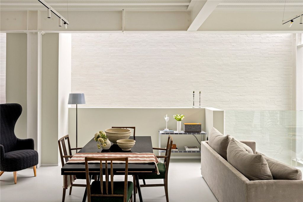 Property photo 1 of 21 Dining Area