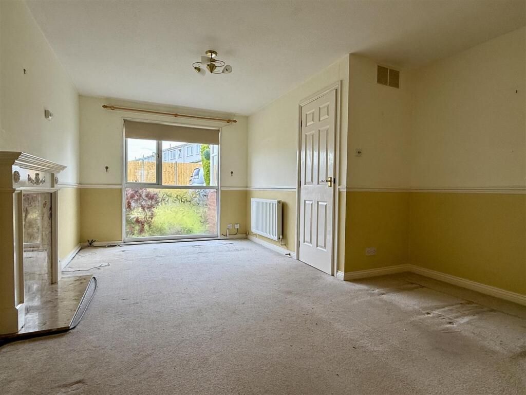 Property photo 3 of 11 Living.Jpeg