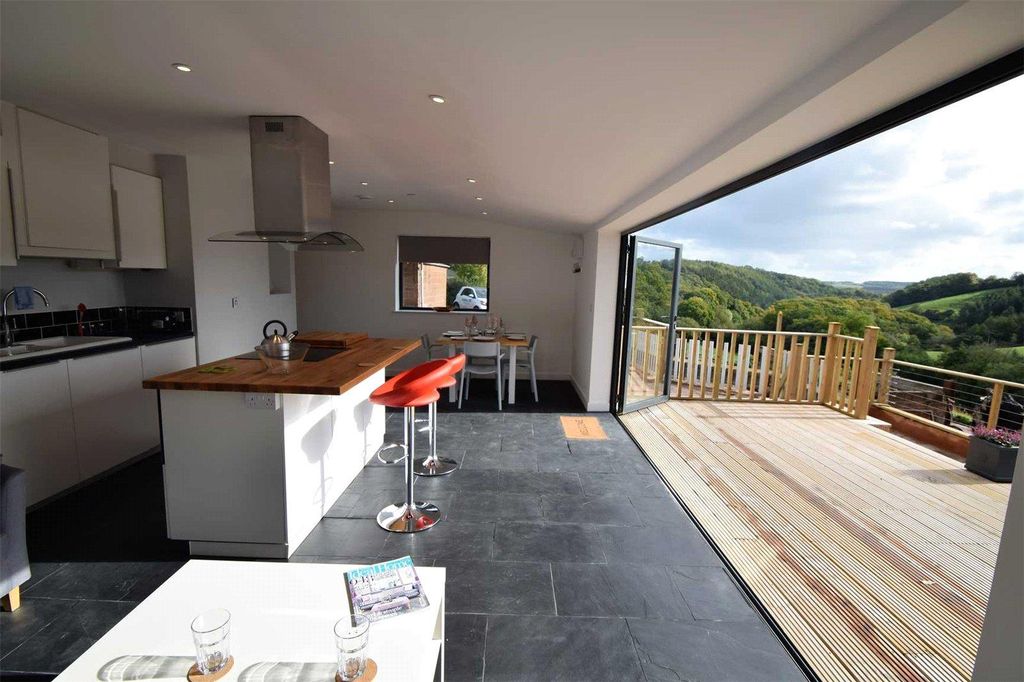 Property photo 2 of 10 Seddons Tiverton