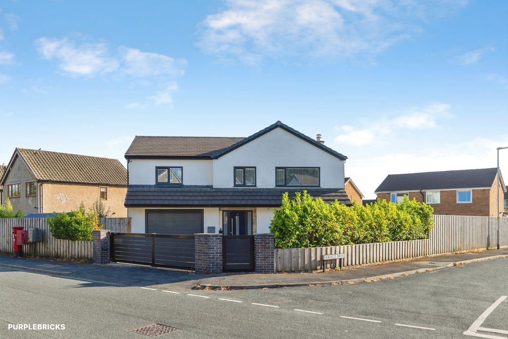 Property photo 1 of 32