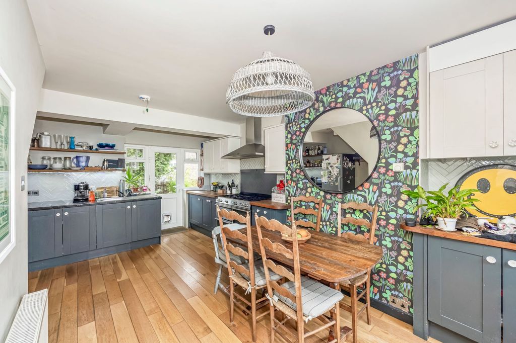 Property photo 3 of 24