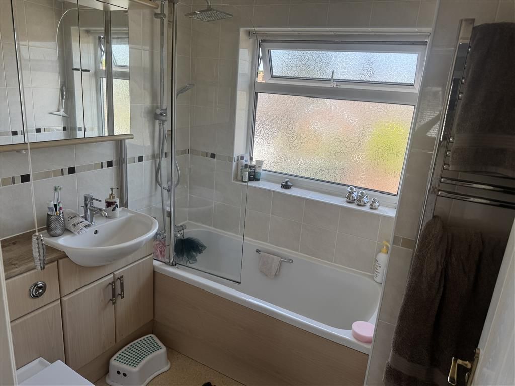 Property photo 3 of 10 Bathroom