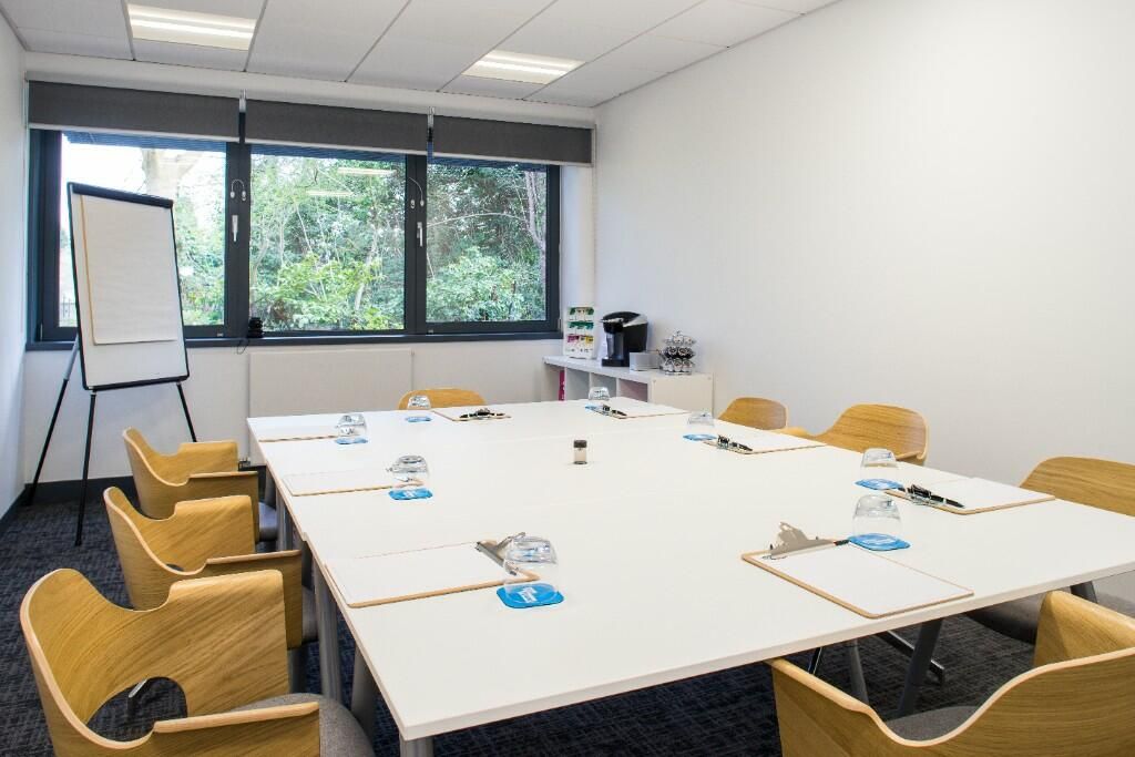 Property photo 3 of 119 Meeting Room