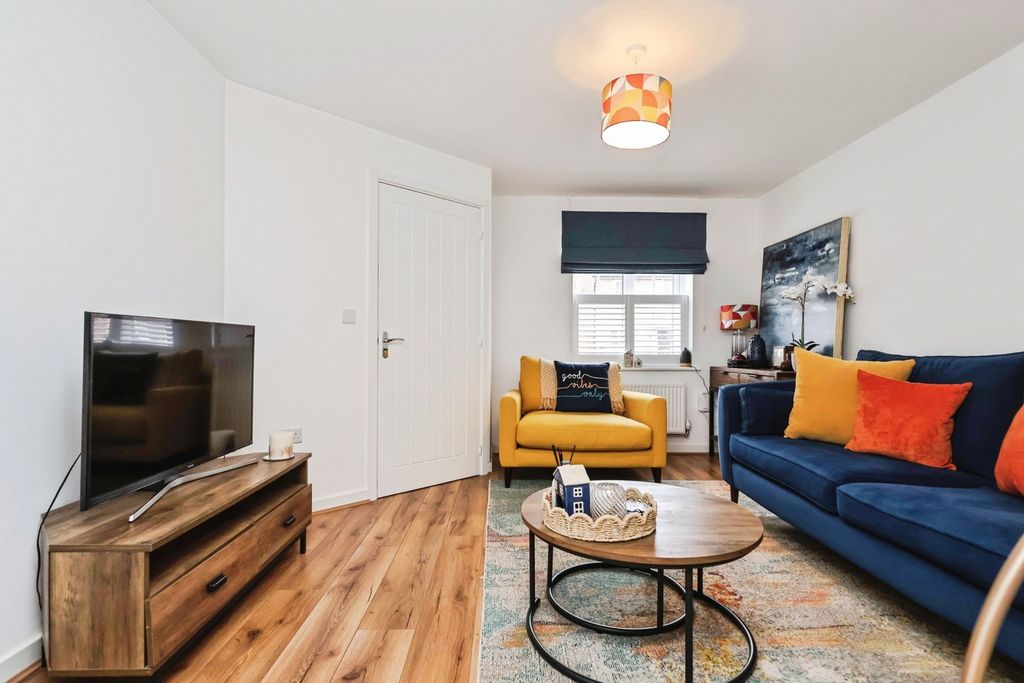 Property photo 3 of 18 Pbox-Img.Jpg