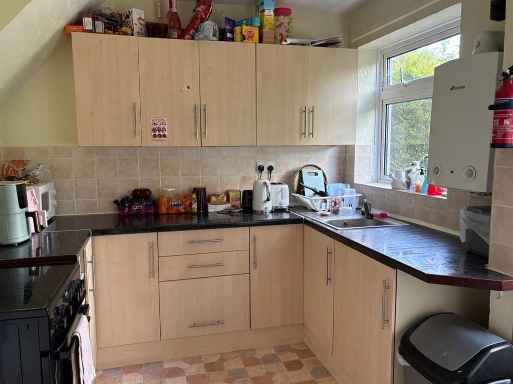 Property photo 2 of 9 4676F20A-F524-474A-995F-48c92Fc61055.Jpg