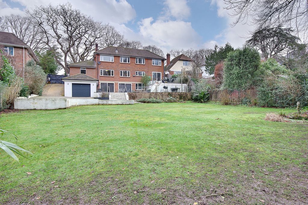 Property photo 2 of 27