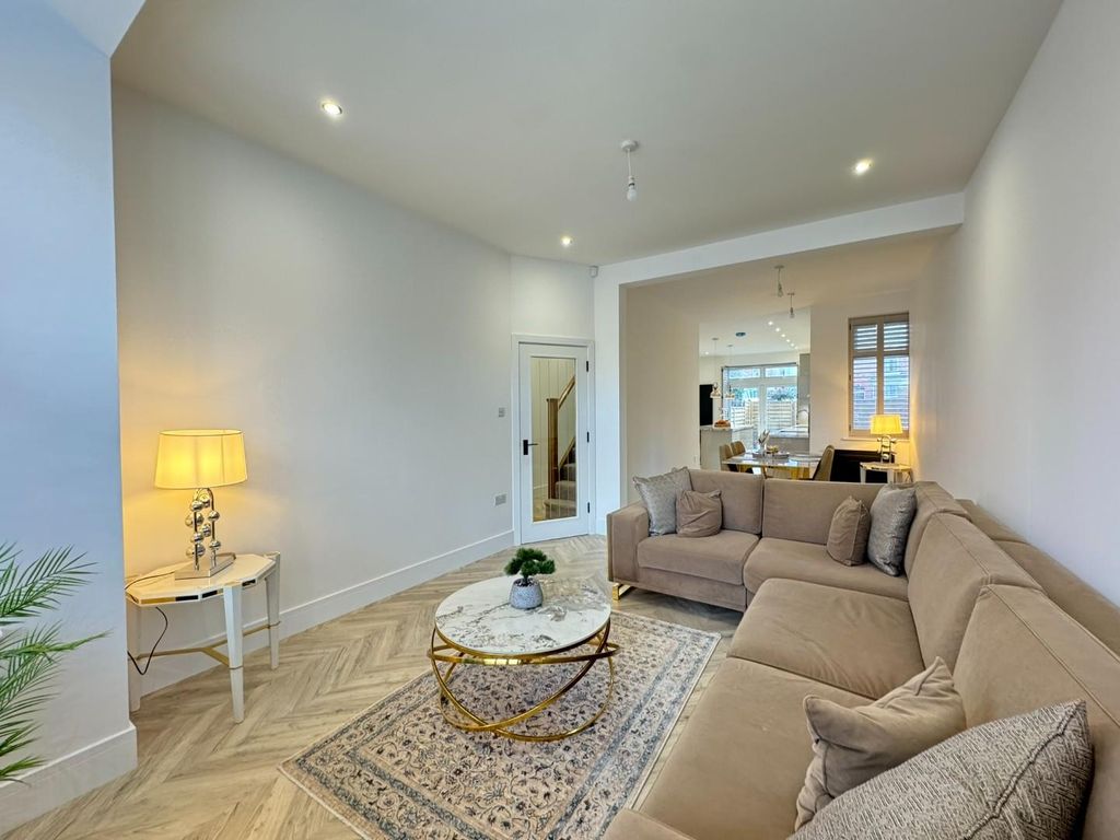 Property photo 2 of 35