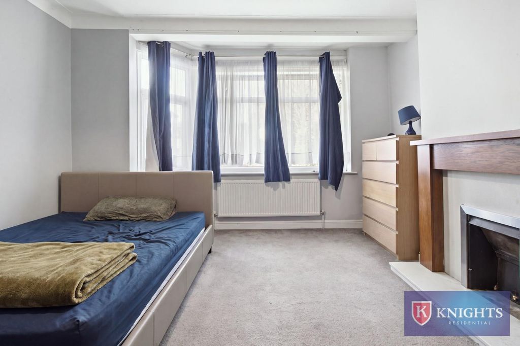 Property photo 2 of 21